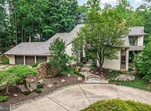 352 POND VIEW ROAD, DEVON, PA 19333