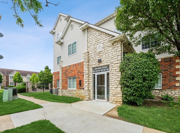 6255 Beechtree Drive unit: 5304, West Des Moines, IA 50266
