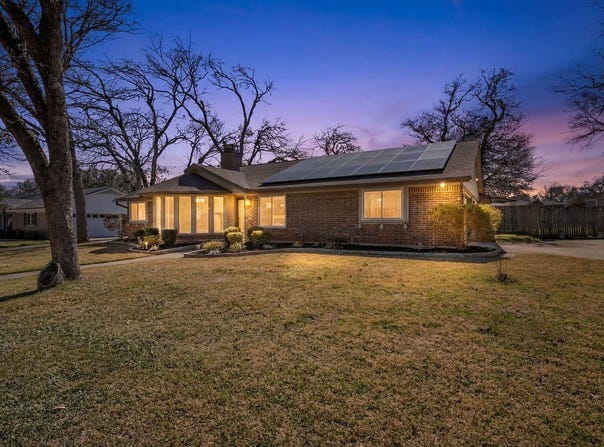 203 Oak Forest Trail, Euless, TX 76039