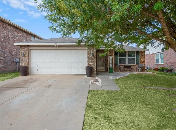 3916 Irish Setter Drive, Fort Worth, TX 76123