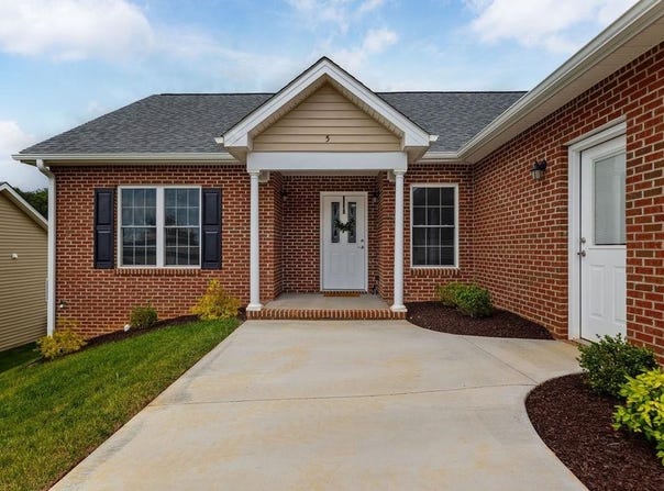 5 RIVER OAK DR, STAUNTON, VA 24401