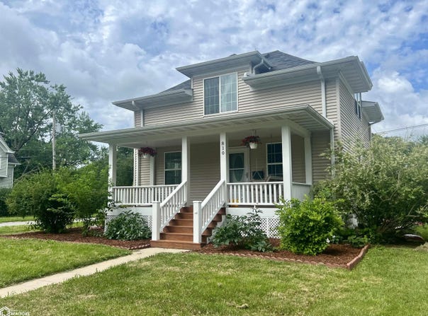 810 S 2Nd Street, Fairfield, IA 52556