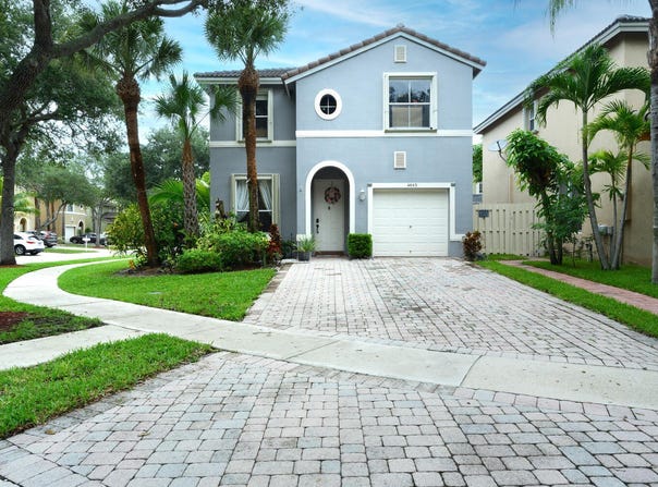 4043 Lake Tahoe Circle, West Palm Beach, FL 33409
