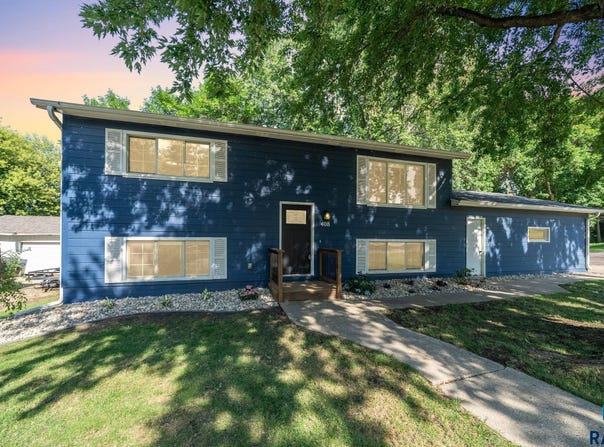 408 Maple St, Valley Springs, SD 57068