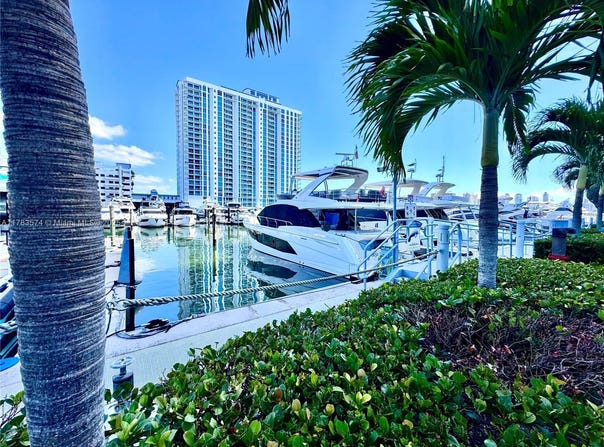17211 Biscayne Blvd, Boat Slip 15, North Miami Beach, FL 33160