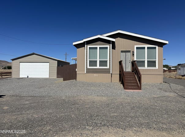 3913 Amber Street, Silver Springs, NV 89429