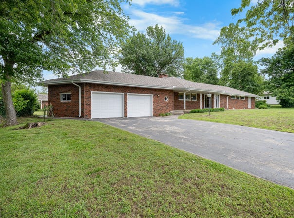 1622 Oakland Avenue, Bolivar, MO 65613