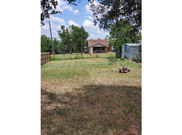 708 Washburn St, Taylor, TX 76574