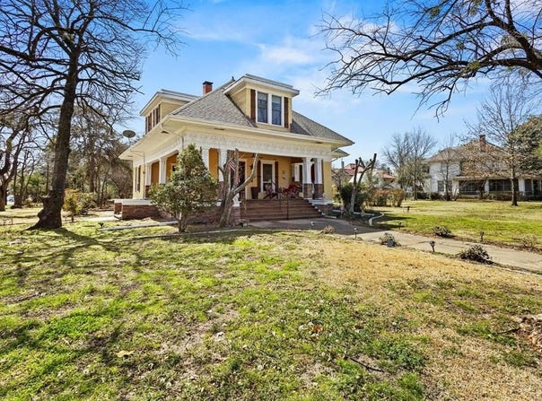 1104 W Bond Street, Denison, TX 75020