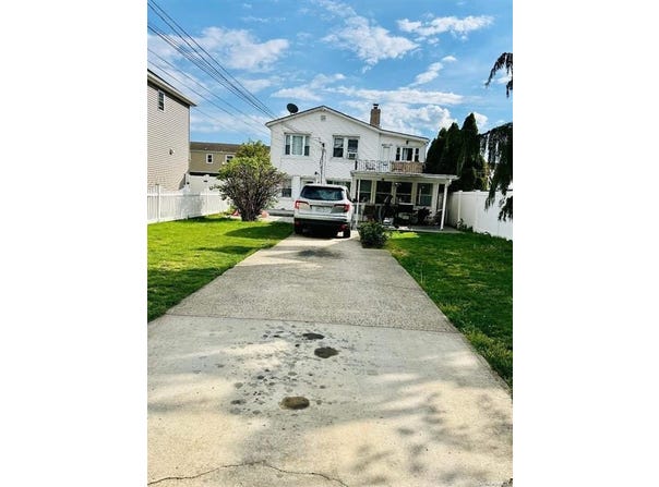911 First Avenue, Franklin Square, NY 11010