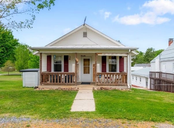 225 W Coyner Avenue, Marion, VA 24354