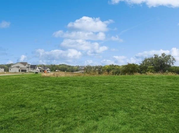 17836 Creekside Drive, Clive, IA 50325