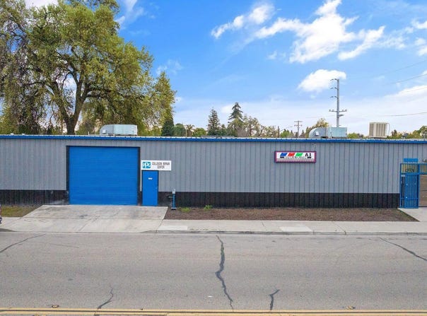 2121 E Mineral King Avenue, Visalia, CA 93292