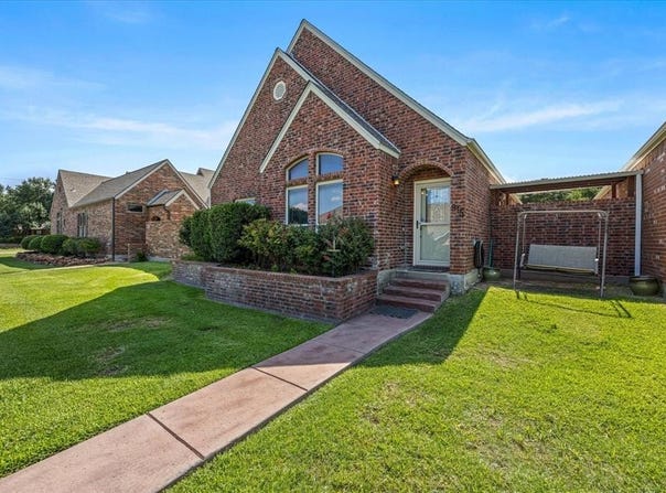 915 Austin Court, Weatherford, TX 76086