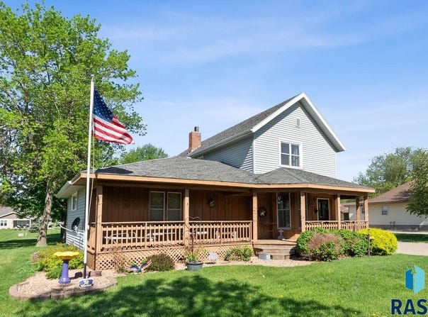 1013 N Blue Mound Ave, Luverne, MN 56156