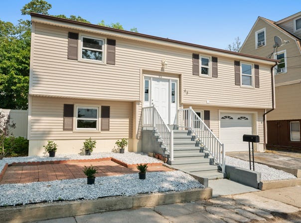 43 Stuart Avenue, New London, CT 06320