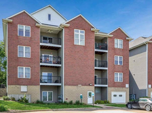 1092 Walnut Ave, Riverside, IA 52327