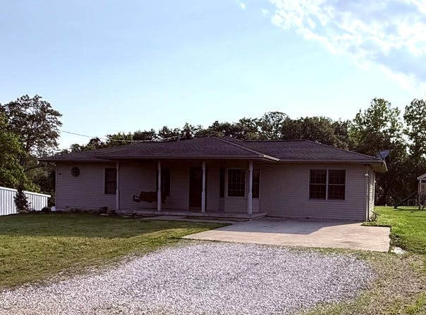 1911 N Stringtown Road, Olney, IL 62450