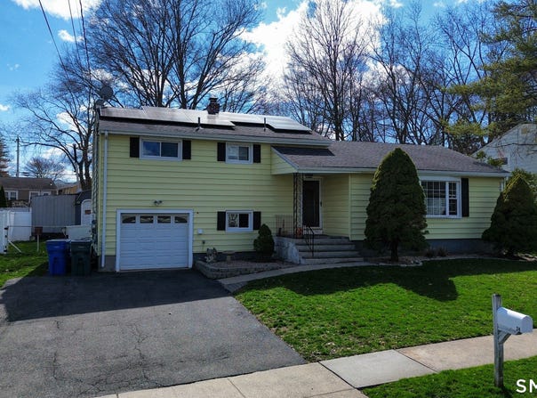 34 Carroll Road, Hamden, CT 06517