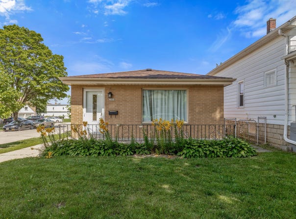 2400 S 62nd St, West Allis, WI 53219