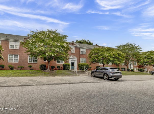 2940 Oleander Drive, Wilmington, NC 28403