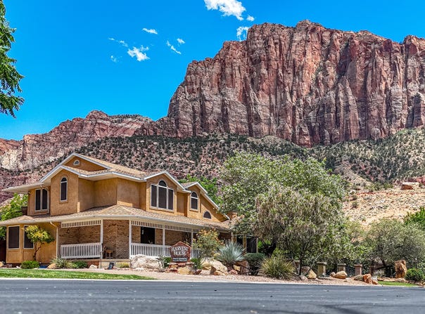 29 CANYON VIEW Dr, Springdale, UT 84767