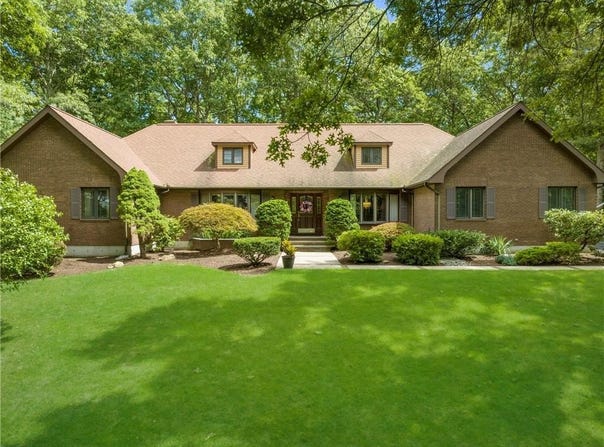 10 Oak Hill Drive, Lincoln, RI 02865