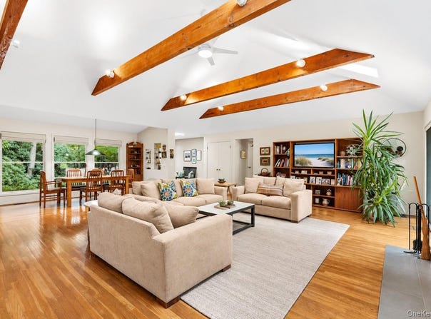 15 Springwood Way, East Hampton, NY 11937