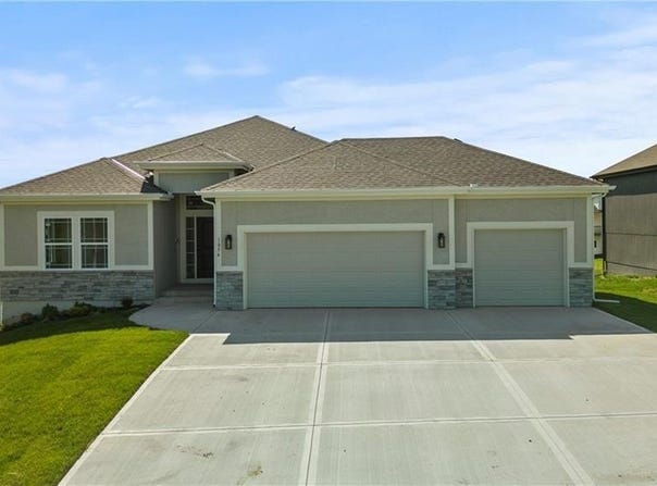 1015 Poplar Lane, Liberty, MO 64068