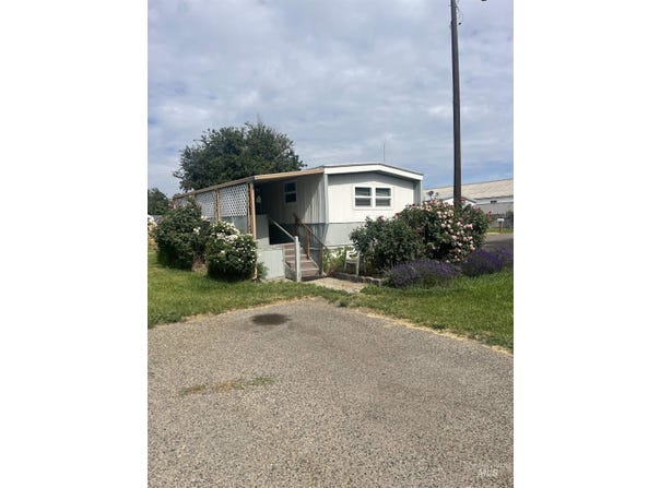 759 NW 8th Street, Ontario, OR 97914-2069