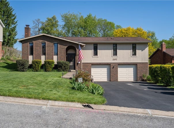 207 Manor Ct, Pittsburgh, PA 15241
