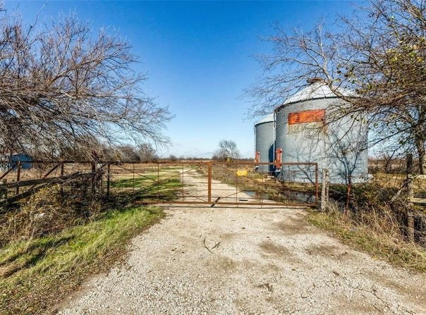 8069 County Road 623, Farmersville, TX 75442