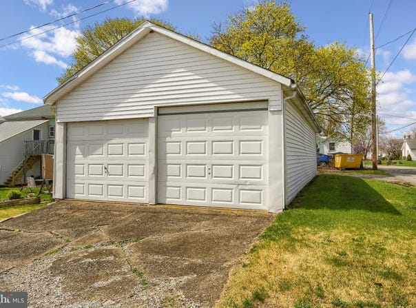 135 E MARKET STREET, BERRYSBURG, PA 17005
