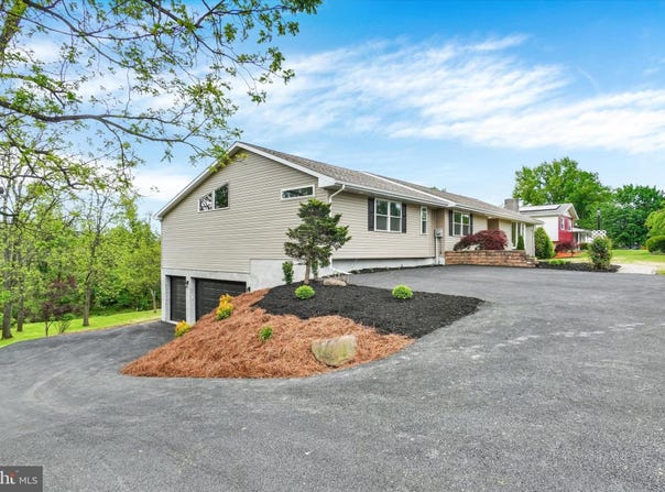879 GRAFFIUS Road, YORK, PA 17404