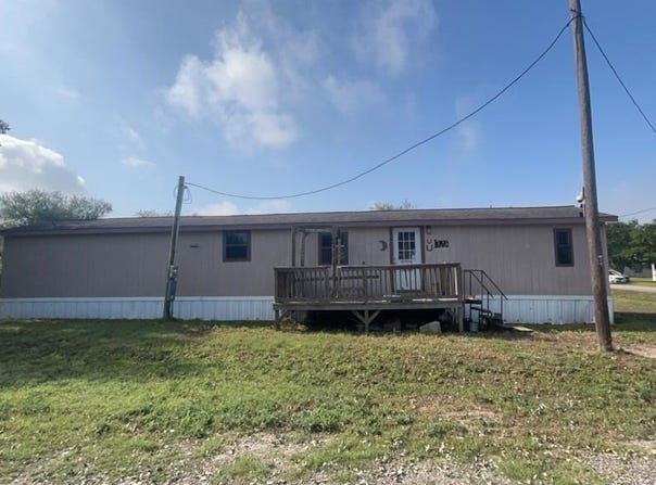 326 N Milam, Pettus, TX 78146