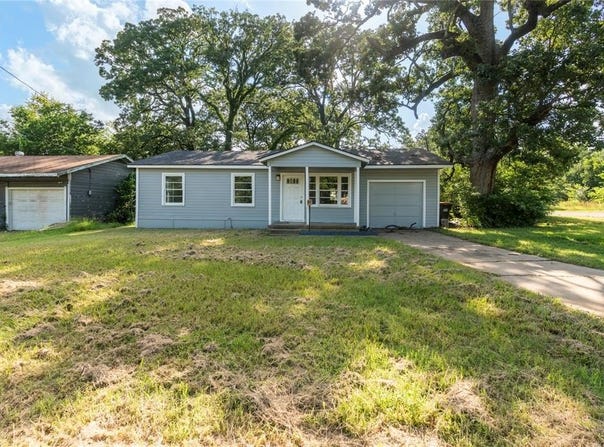 320 16th Street SW, Paris, TX 75460