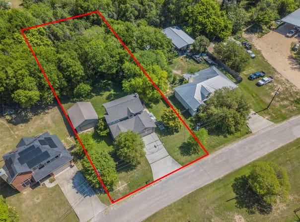 282 Spring River DR, Martindale, TX 78655