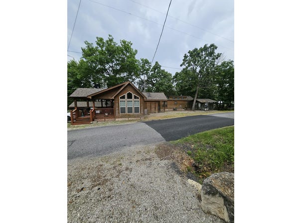 462 Jellystone Avenue, Hollister, MO 65672