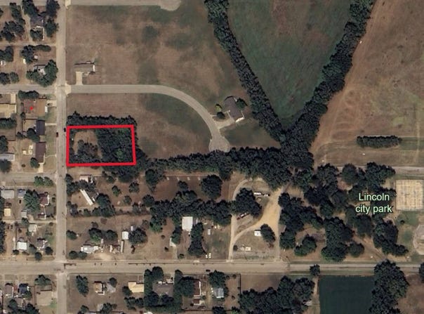 123 N 1st St, Lincoln, KS 67455