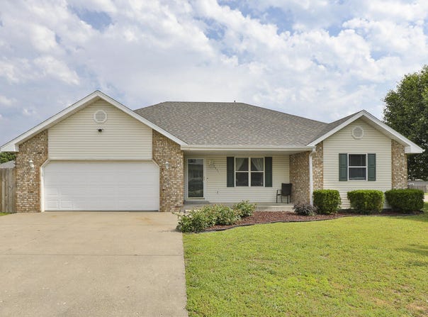 1431 Isdell Street, Bolivar, MO 65613