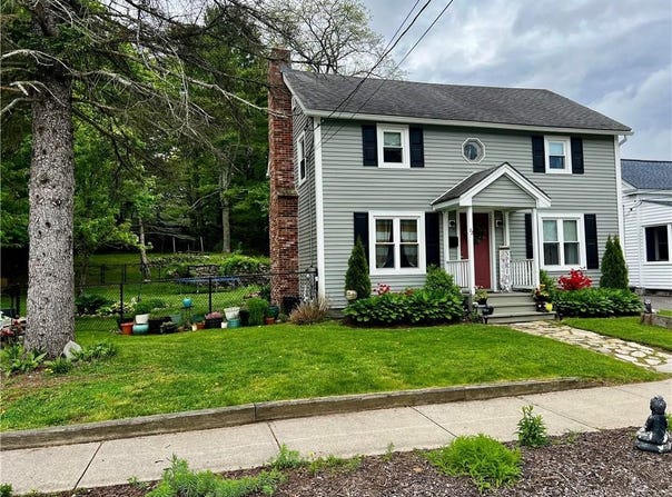 72 Farnum Pike, Smithfield, RI 02917