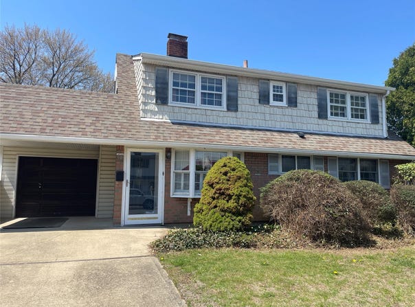 10 Grape Lane, Hicksville, NY 11801