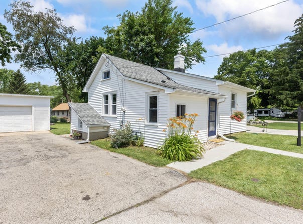 W347n5133 Road Q -, Okauchee, WI 53069