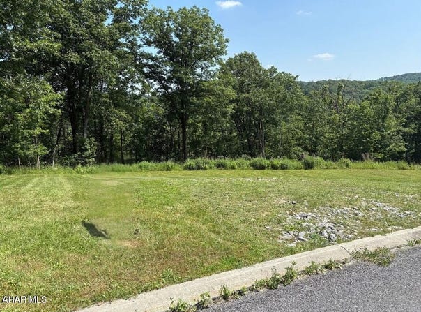 509,13,17 Windsor Drive, Altoona, PA 16601