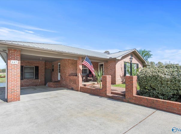 447 East Henderson Road, Boaz, AL 35957