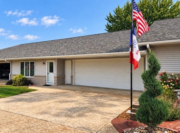 1513 Division St., Hull, IA 51239