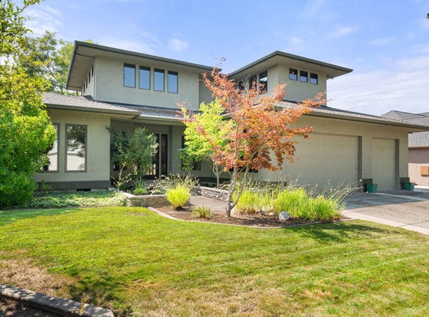 938 St Andrews Way, Eagle Point, OR 97524