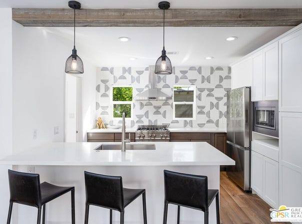 102 Fondulac St, Palm Springs, CA 92264