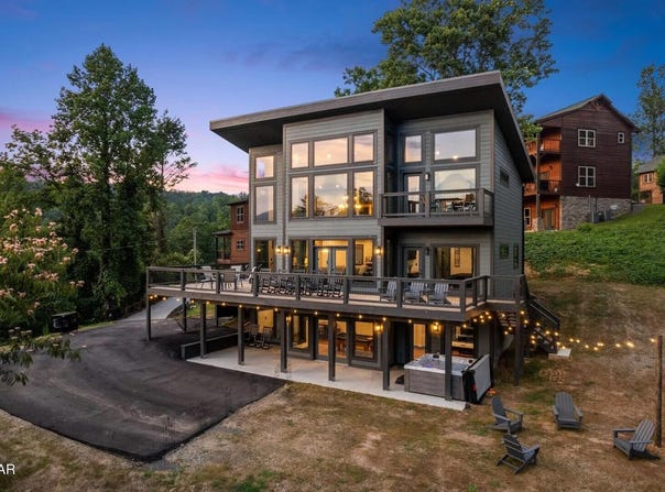332 Sterling Drive, Gatlinburg, TN 37738
