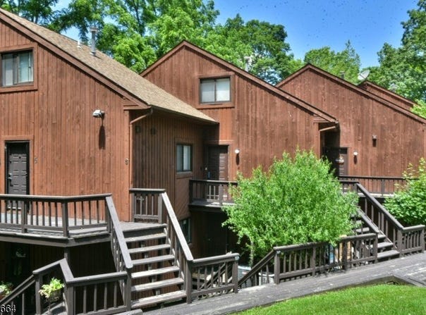 2 Davos Drive East, Vernon Twp., NJ 07462-4578